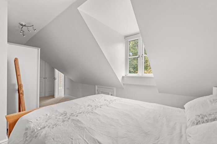2 Bedroom Apartment For Sale In Straight Bit, Flackwell Heath, HP10