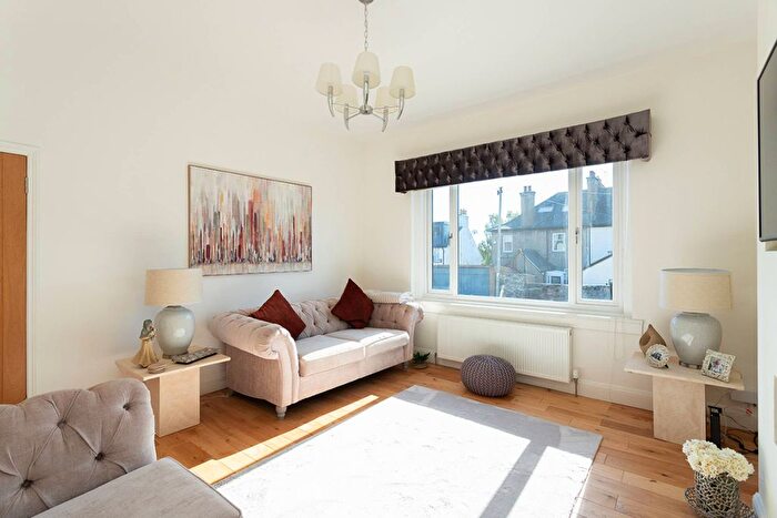 4 Bedroom Detached House For Sale In Venturefair Avenue, Dunfermline, Fife, KY12