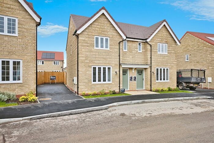 3 Bedroom Semi-Detached House For Sale In Maple Drive, Somerton, TA11