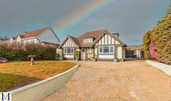 4 Bedroom Detached Bungalow To Rent In Richings Way, Iver, SL0