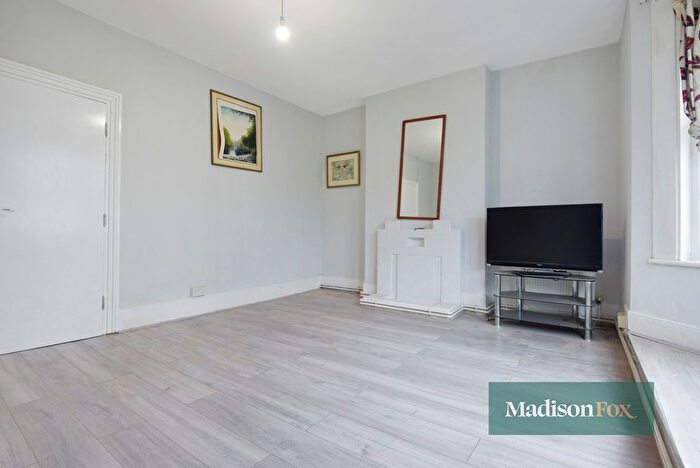 2 Bedroom Flat For Sale In Plaistow Road, Stratford, London, E15