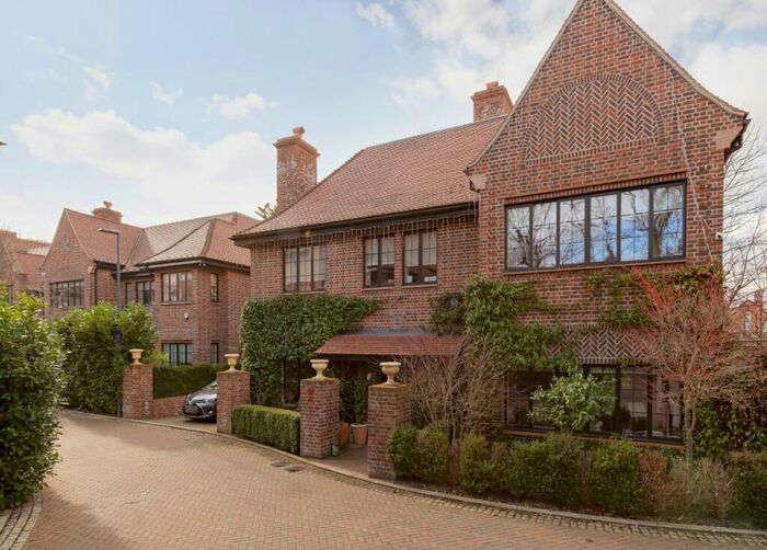 4 Bedroom Detached House To Rent In Chandos Way, Golders Green, London, NW11