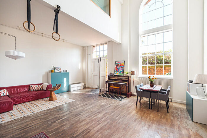 3 Bedroom Flat For Sale In Limehouse Cut, Poplar, E14