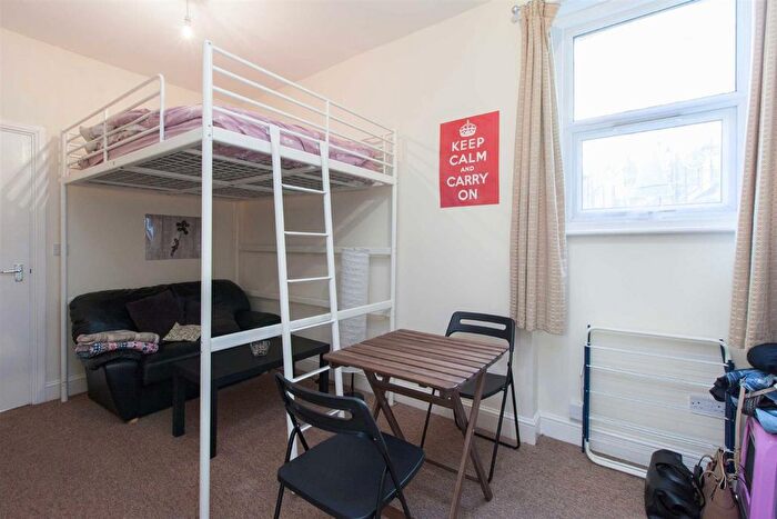 Studio To Rent In Uxbridge Road, London, W12