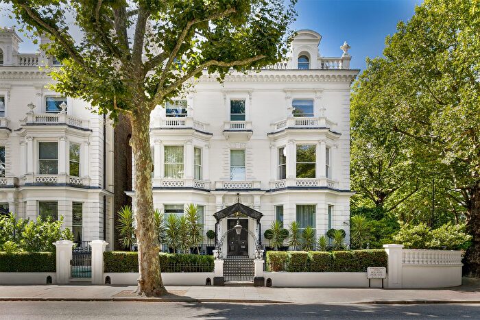 4 Bedroom Flat For Sale In Holland Park, London, W11
