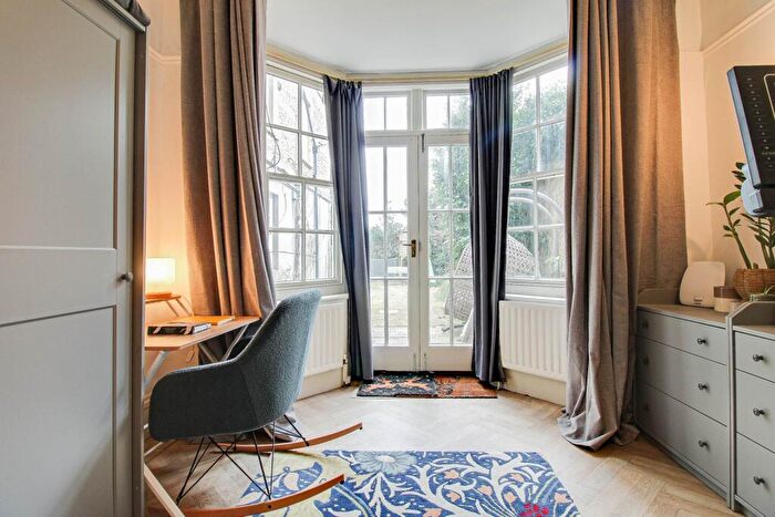 2 Bedroom Apartment For Sale In Southover High Street, Lewes, BN7