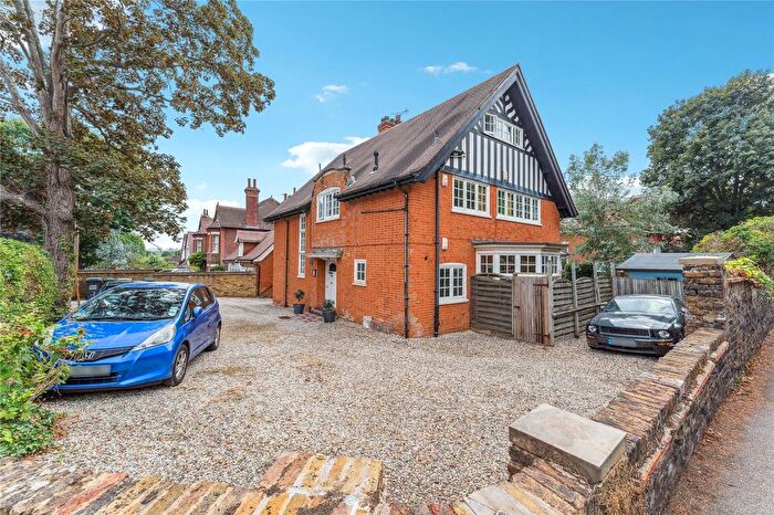 2 Bedroom Flat For Sale In Nightingale Road, Rickmansworth, Hertfordshire, WD3