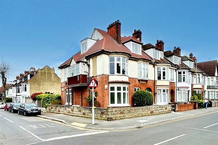1 Bedroom Flat To Rent In Pall Mall, Leigh-On-Sea, SS9