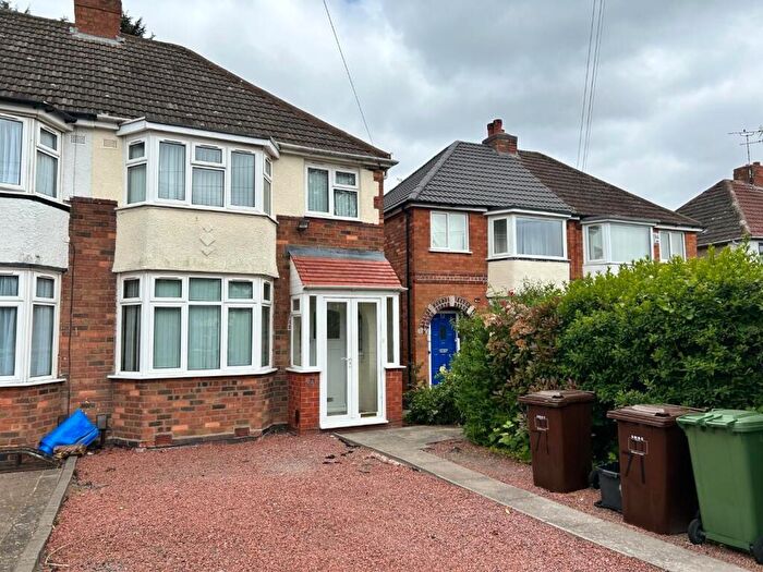 3 Bedroom Semi-Detached House For Sale In Wellsford Avenue, Solihull, B92
