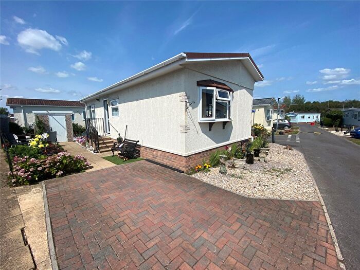 2 Bedroom Mobile/park Home For Sale In Selwood Park, Weymans Avenue, Kinson, Bournemouth, Dorset, BH10