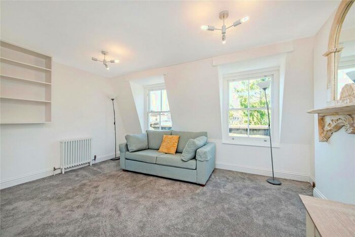 3 Bedroom Flat To Rent In Winchester Street, London, SW1V