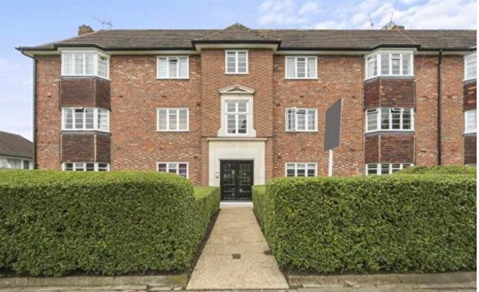 2 Bedroom Flat To Rent In Ossulton Way, London, N2