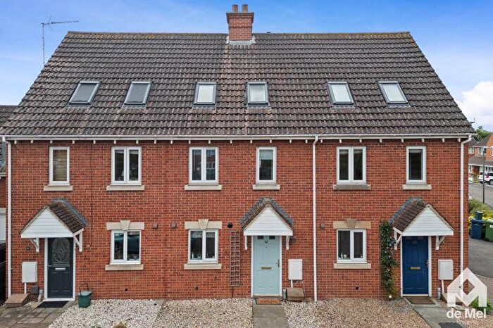 3 Bedroom Terraced House For Sale In Hanson Gardens, Bishops Cleeve, Cheltenham, GL52