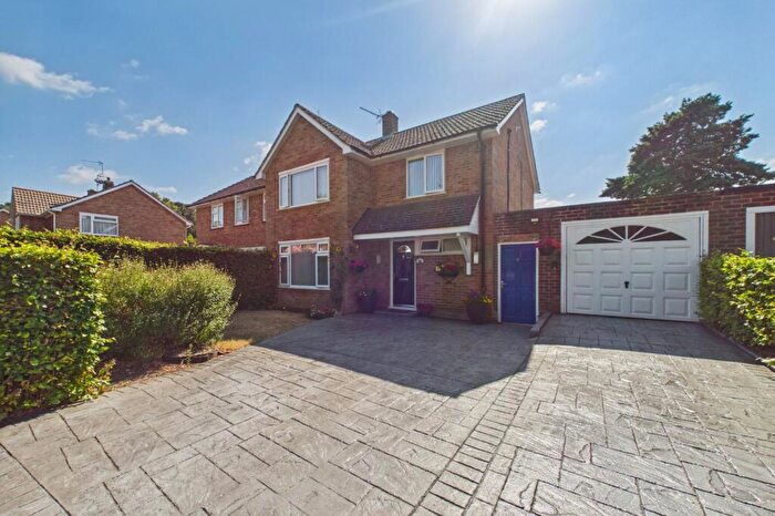 4 Bedroom Semi Detached House For Sale In Badgers Way, Bracknell, Berkshire, RG12