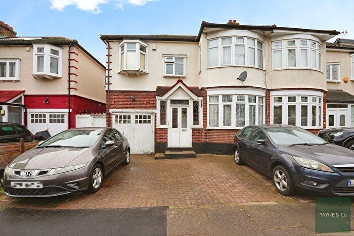 4 Bedroom Semi-Detached House For Sale In Wanstead Park Road, Ilford, IG1