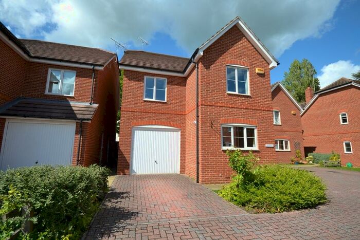 4 Bedroom Detached House To Rent In Bluebell Gardens, Emmer Green, Reading, RG4