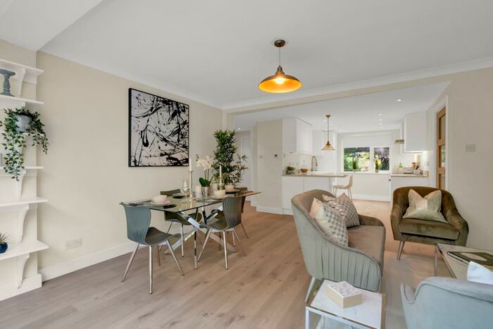 2 Bedroom Apartment To Rent In Woodsome Lodge, Weybridge, KT13