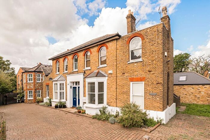 3 Bedroom Maisonette For Sale In Cecil Road, Wimbledon, SW19