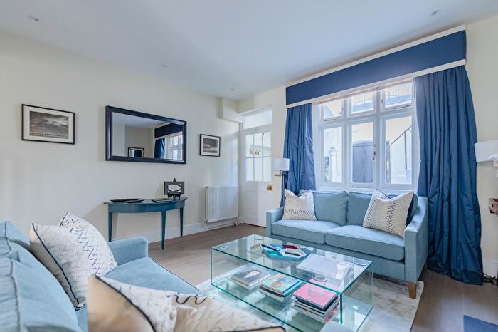 2 Bedroom Flat To Rent In Cumberland Street, London, SW1V