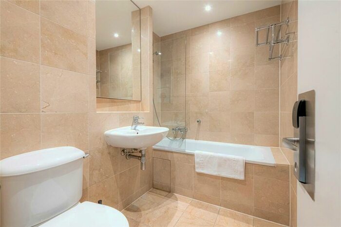 2 Bedroom Apartment To Rent In Westferry Circus, London, E14