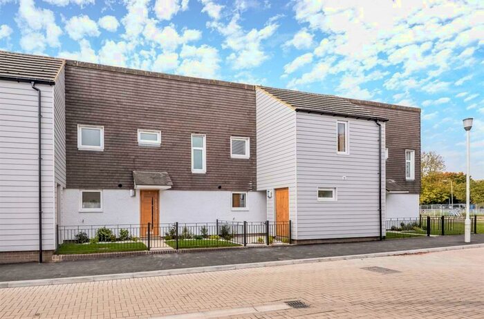 2 Bedroom House To Rent In Attfield Close, London, N20