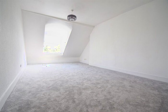 2 Bedroom Flat To Rent In Cambridge Park, Twickenham, TW1