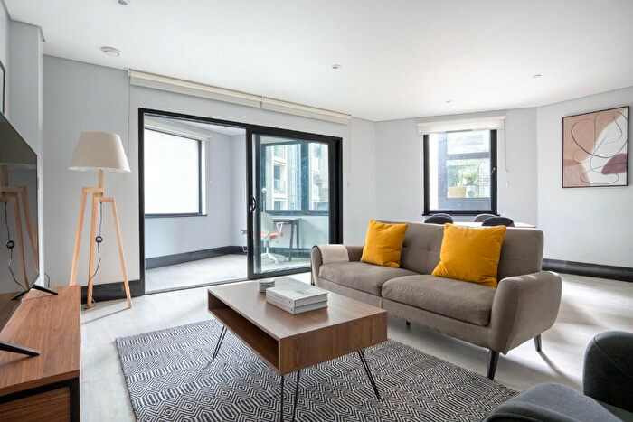 2 Bedroom Apartment To Rent In Portsoken Street, London, E1