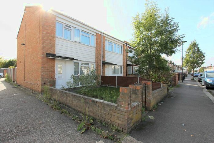 3 Bedroom End Of Terrace House To Rent In Totteridge Road, Enfield, Middlesex, EN3