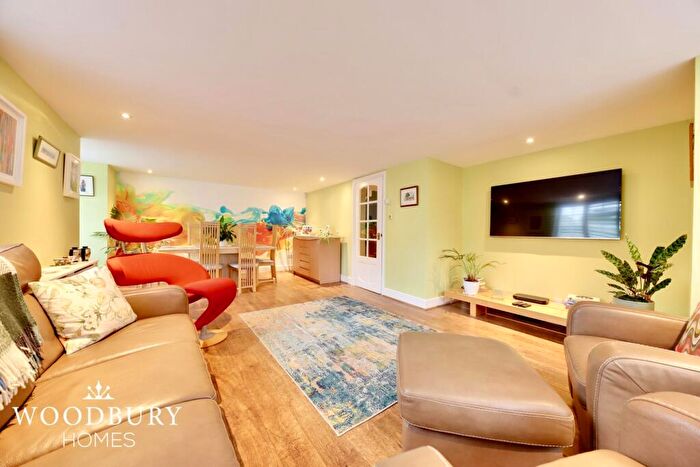 2 Bedroom Detached House For Sale In Baldwins Hill, Loughton, IG10