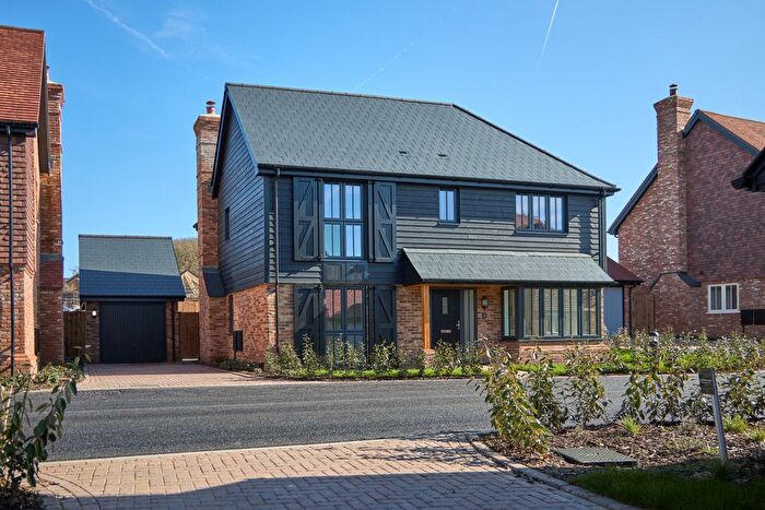 3 Bedroom Detached House For Sale In View Road, Cliffe Woods, ME3