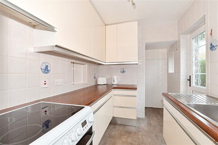 4 Bedroom Semi-Detached House For Sale In The Drive, Cranleigh, Surrey, GU6