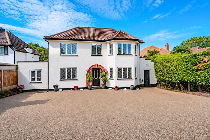 4 Bedroom Detached House For Sale In Swakeleys Road, Ickenham, Middlesex, UB10