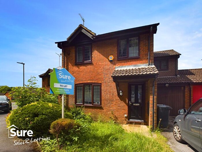 4 Bedroom Link Detached House To Rent In Hunters Oak, Hemel Hempstead, Hertfordshire, HP2