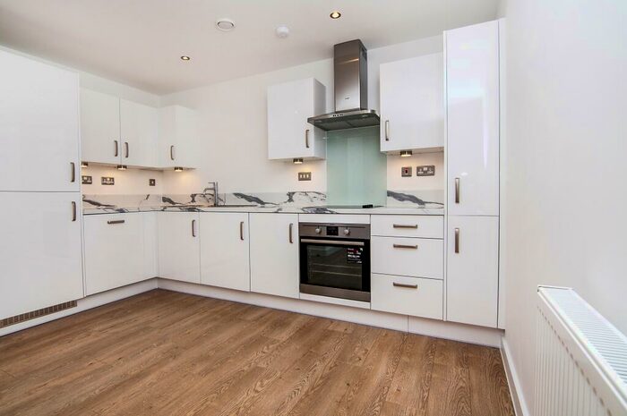 1 Bedroom Flat To Rent In Priory Court, Romford, RM7