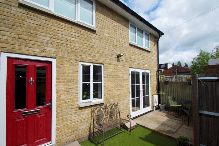 2 Bedroom Detached House To Rent In Holywell Road, Watford, WD18