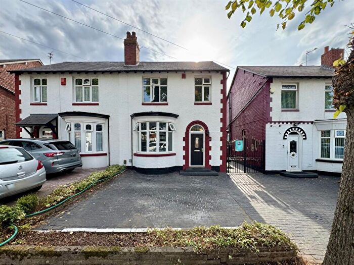 3 Bedroom Semi Detached House To Rent In Moat Road, Oldbury, B68