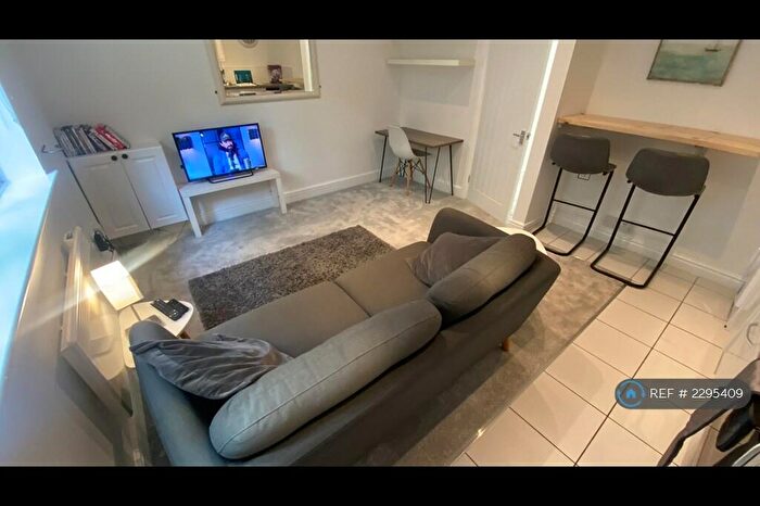 1 Bedroom Flat To Rent In Park Drive, Manchester, M16