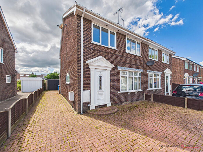 3 Bedroom Semi Detached House For Sale In Cedar Wood, Gilberdyke, Brough, HU15
