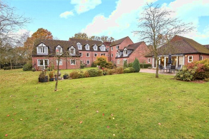 1 Bedroom Flat To Rent In High Street, Sandhurst, Berkshire, GU47