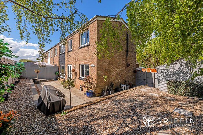 4 Bedroom End Of Terrace House For Sale In Tasman Close, Corringham, SS17