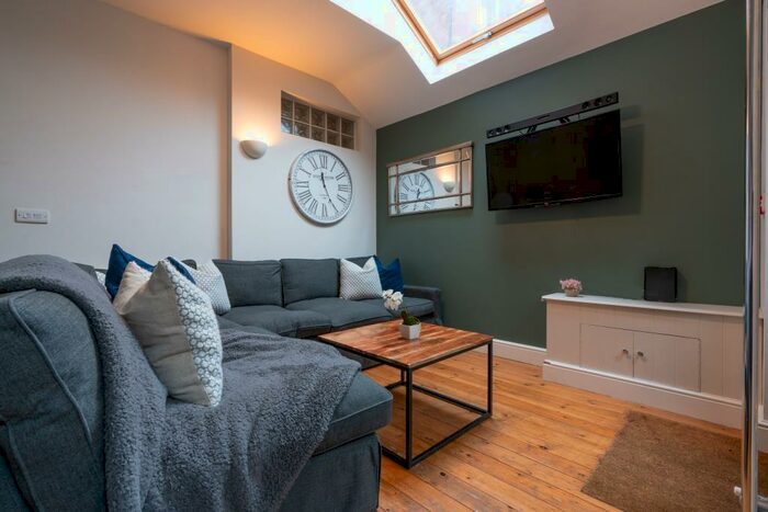 7 Bedroom Terraced House To Rent In Teversal Avenue, Nottingham, NG7