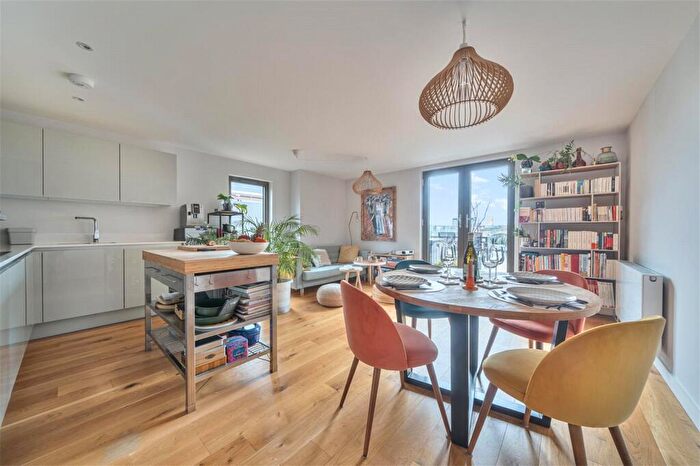 3 Bedroom Apartment For Sale In Rope Walk, Harbourside, Bristol, BS1