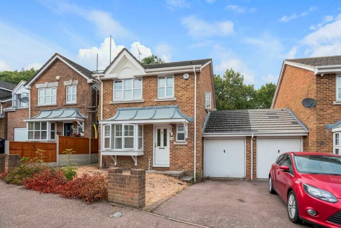 3 Bedroom Link Detached House To Rent In Page Close, Bean, DA2