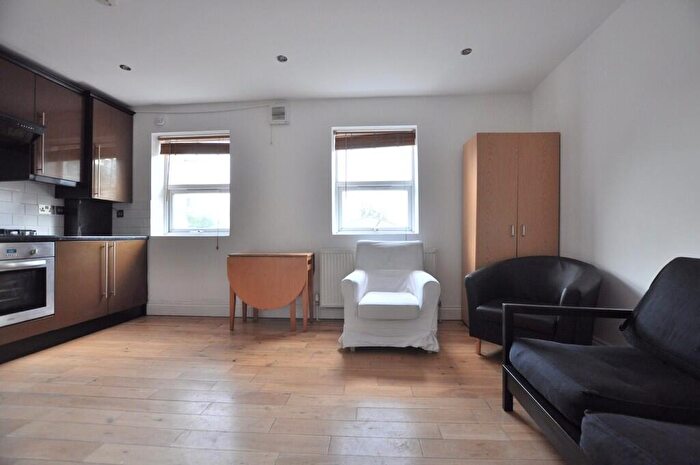 2 Bedroom Flat To Rent In Bethnal Green Rd, London, E2