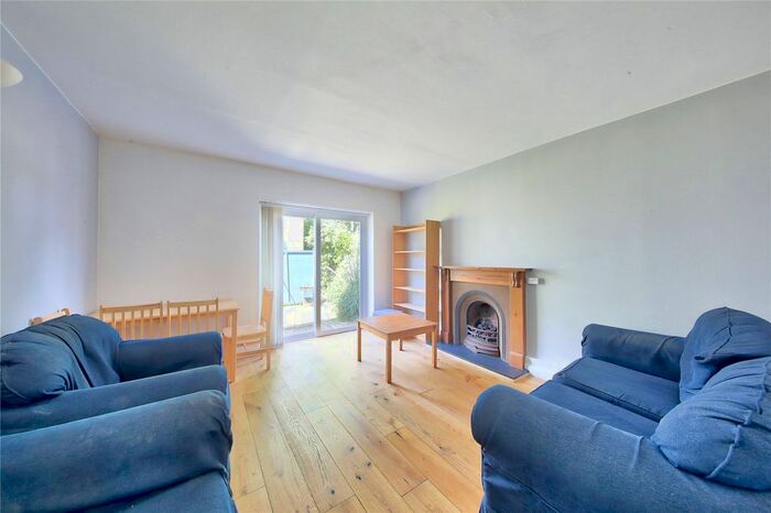 3 Bedroom Flat To Rent In Cedars Road, London, SW4