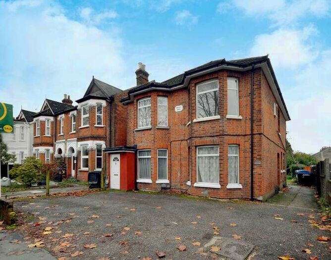 Houses for sale & to rent in GU21 5JR, Maybury Road, Maybury And