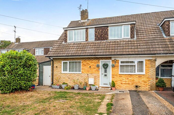 3 Bedroom Semi-Detached House For Sale In Cheyne Way, Farnborough, Hampshire, GU14