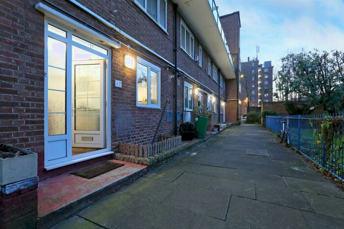 2 Bedroom Flat To Rent In Bethwin Road, London, SE5