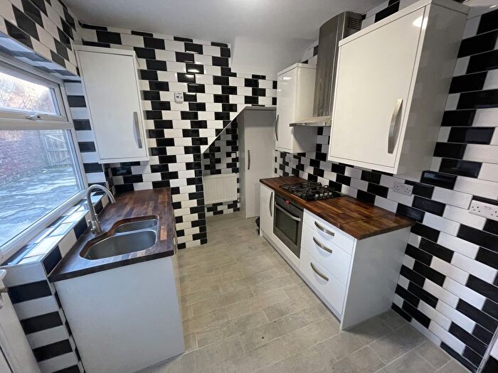 2 Bedroom Flat To Rent In Simonside Terrace, Heaton, Heaton, Tyne And Wear, NE6