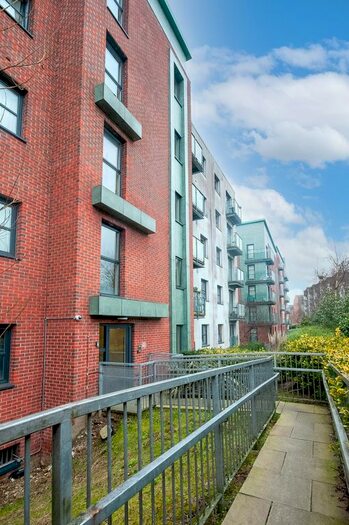 1 Bedroom Flat To Rent In Lower Hall Street, St Helens, WA10